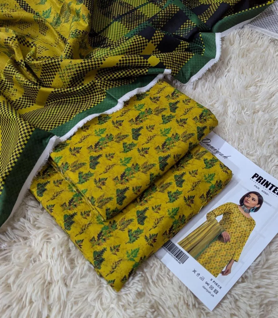 Branded Khaddar 3 Pcs Women's Unstitched Printed Suit