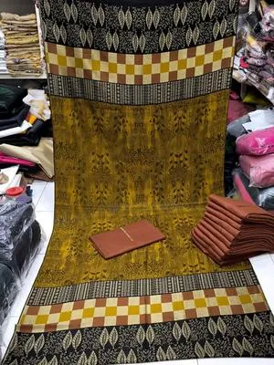 3 Pcs Women's Unstitched Plain Suit