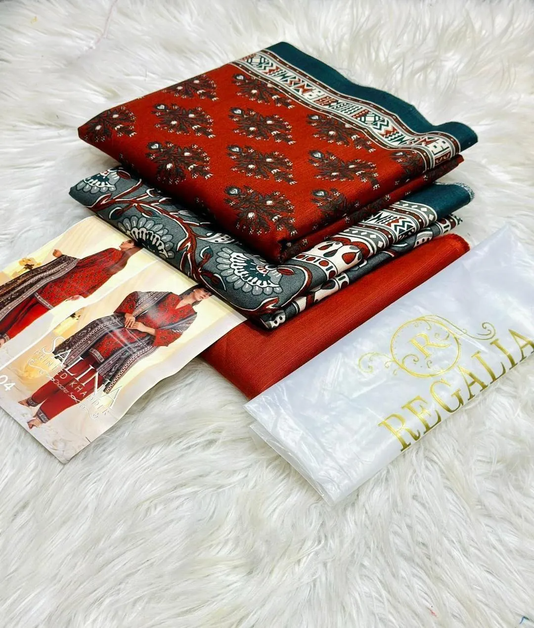 3 Pcs Women's Unstitched Printed Suit